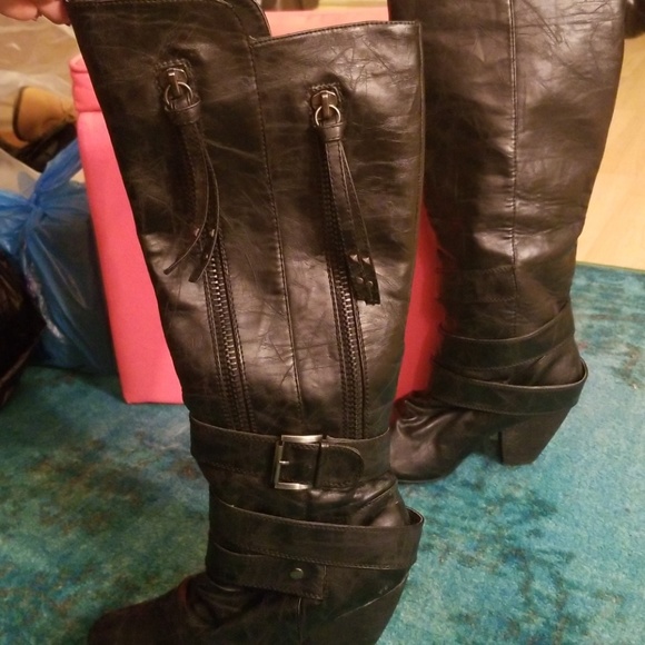 Knee high boots - Picture 7 of 8